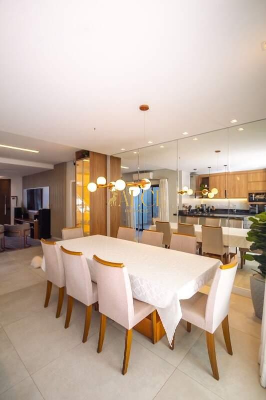 Casa Sobrado à venda Cond Dona Maria José: 