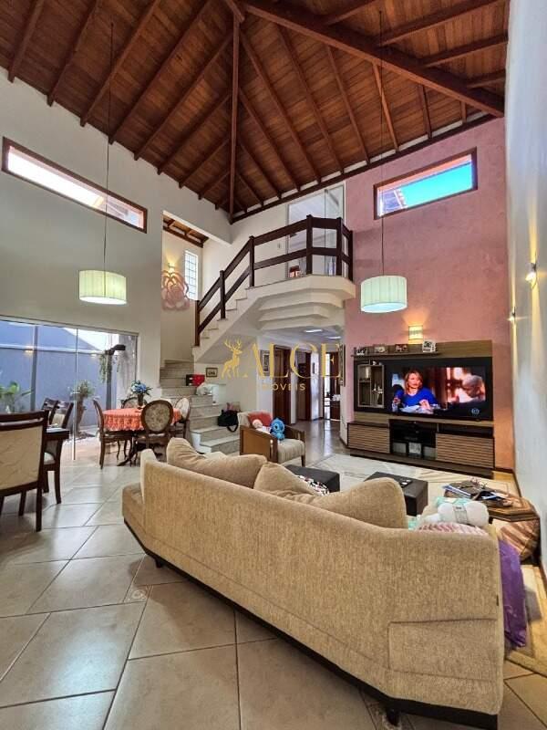 Casa à venda Cond Santa Clara: 