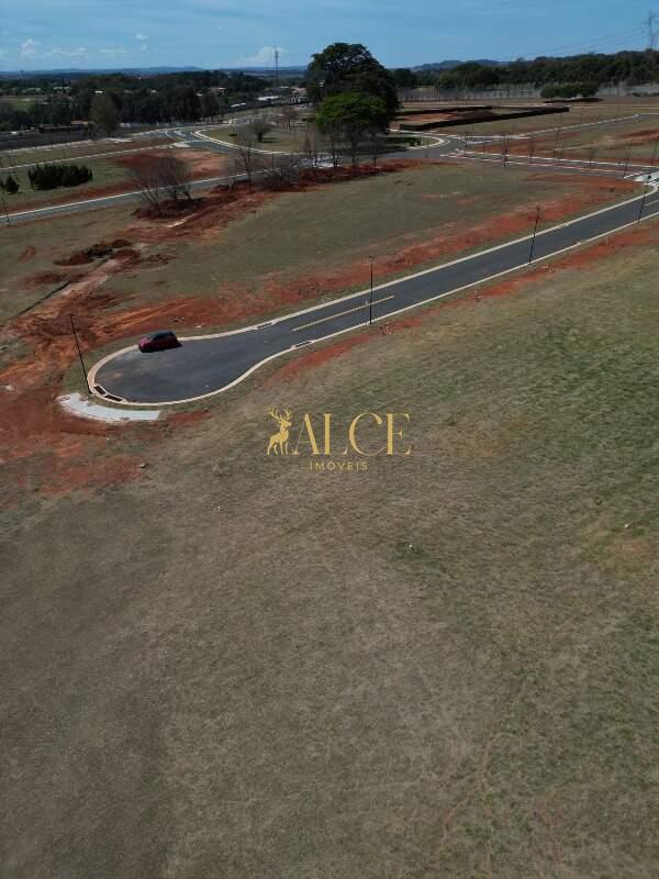 Terreno à venda Parque das Bandeiras: 