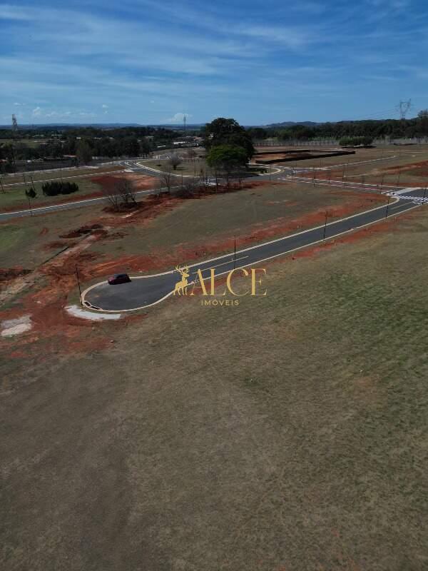 Terreno à venda Parque das Bandeiras: 