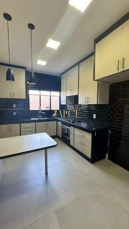 Casa Sobrado à venda Cond Maria Dulce: 