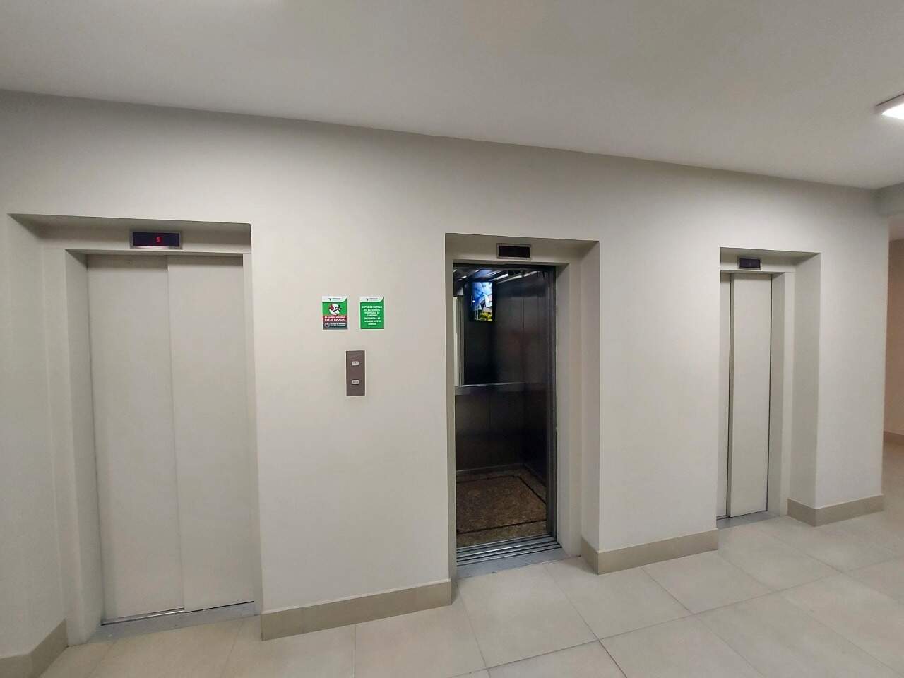 Sala para aluguel no Trindade: 