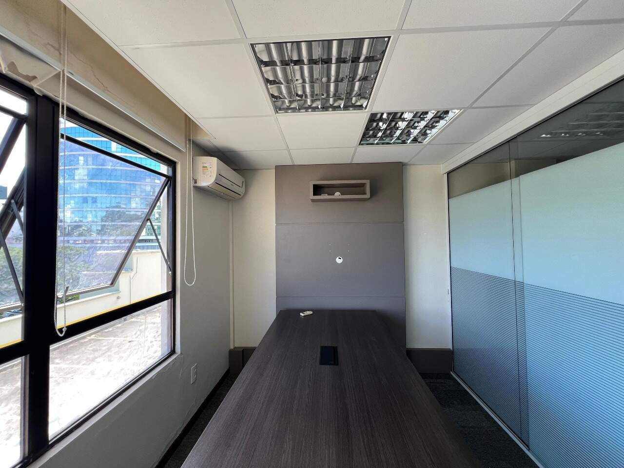 Sala para aluguel no Trindade: 