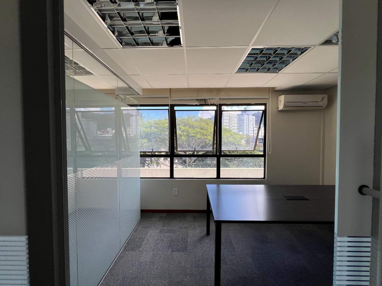 Sala para aluguel no Trindade: 