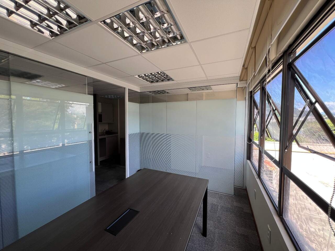 Sala para aluguel no Trindade: 