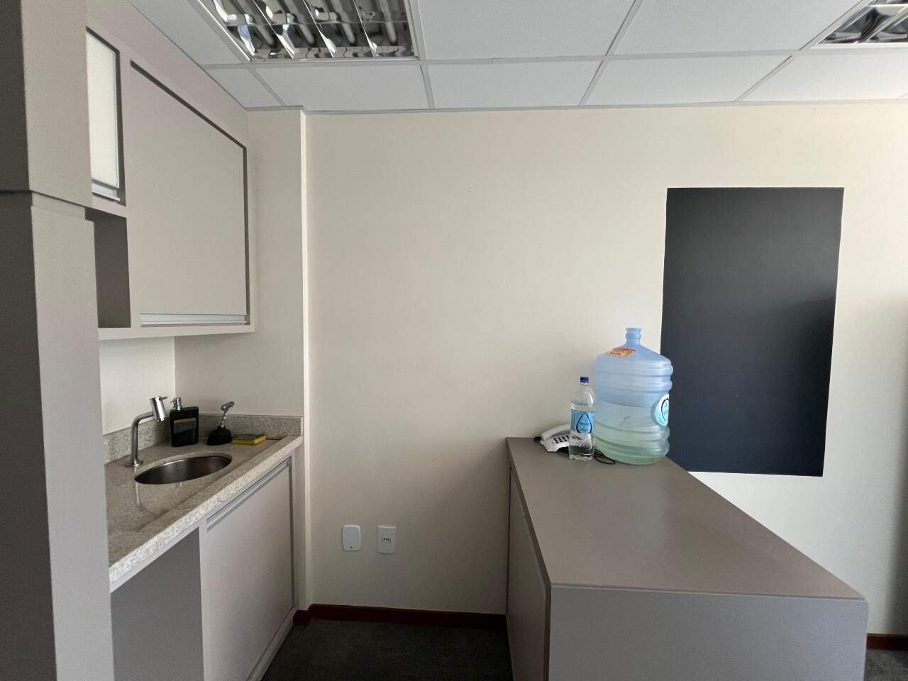 Sala para aluguel no Trindade: 