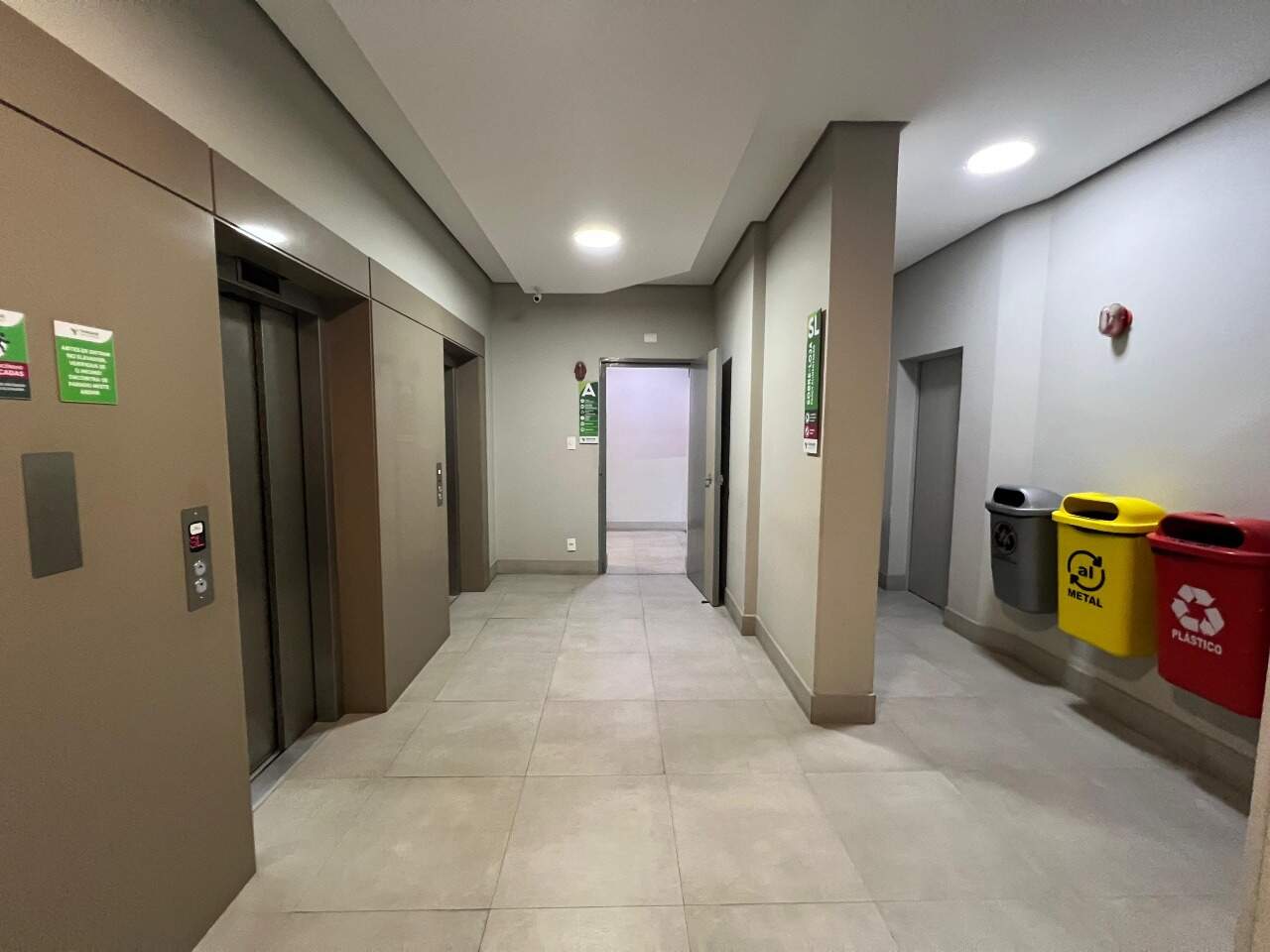 Sala para aluguel no Trindade: 