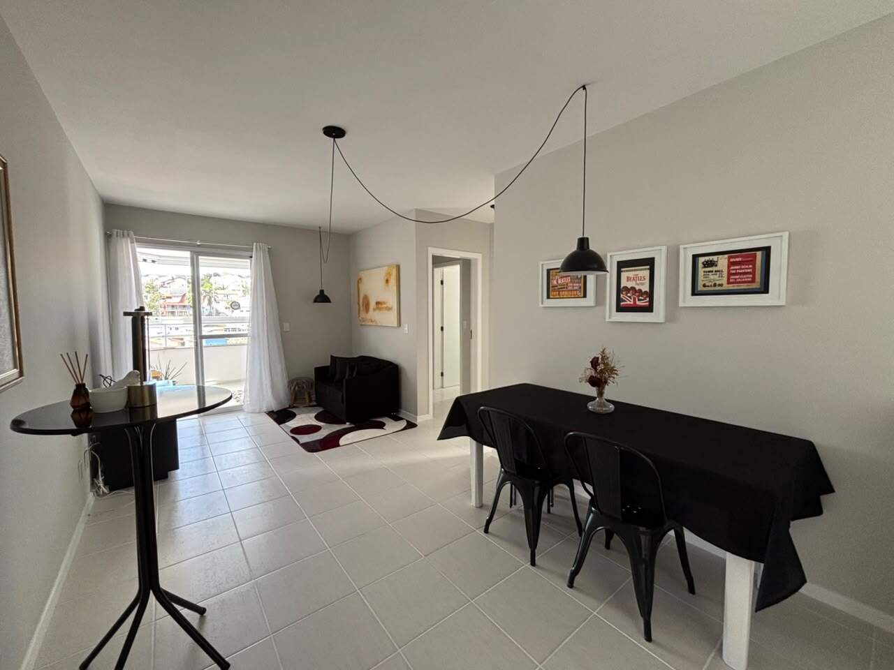 Apartamento para aluguel no Carvoeira: 