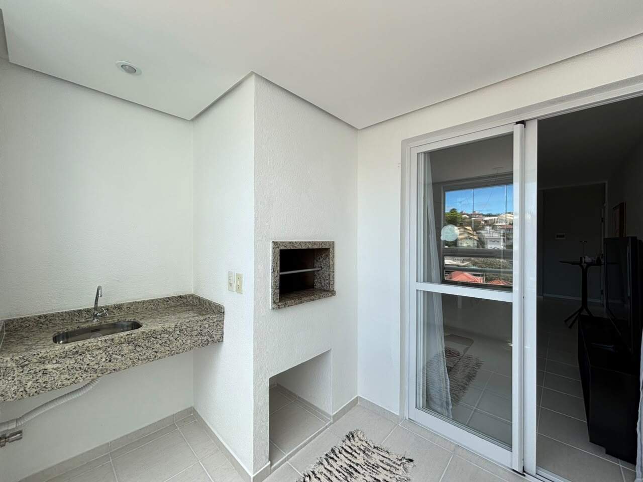 Apartamento para aluguel no Carvoeira: