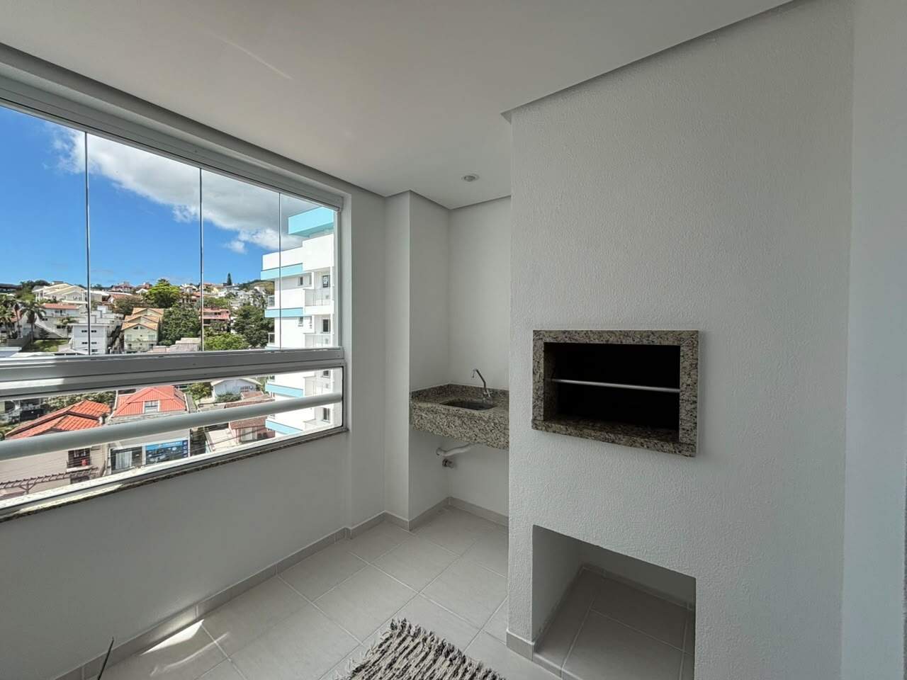 Apartamento para aluguel no Carvoeira: