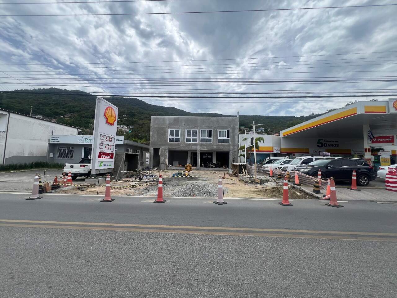 Loja para aluguel no Costeira do Pirajubaé: 