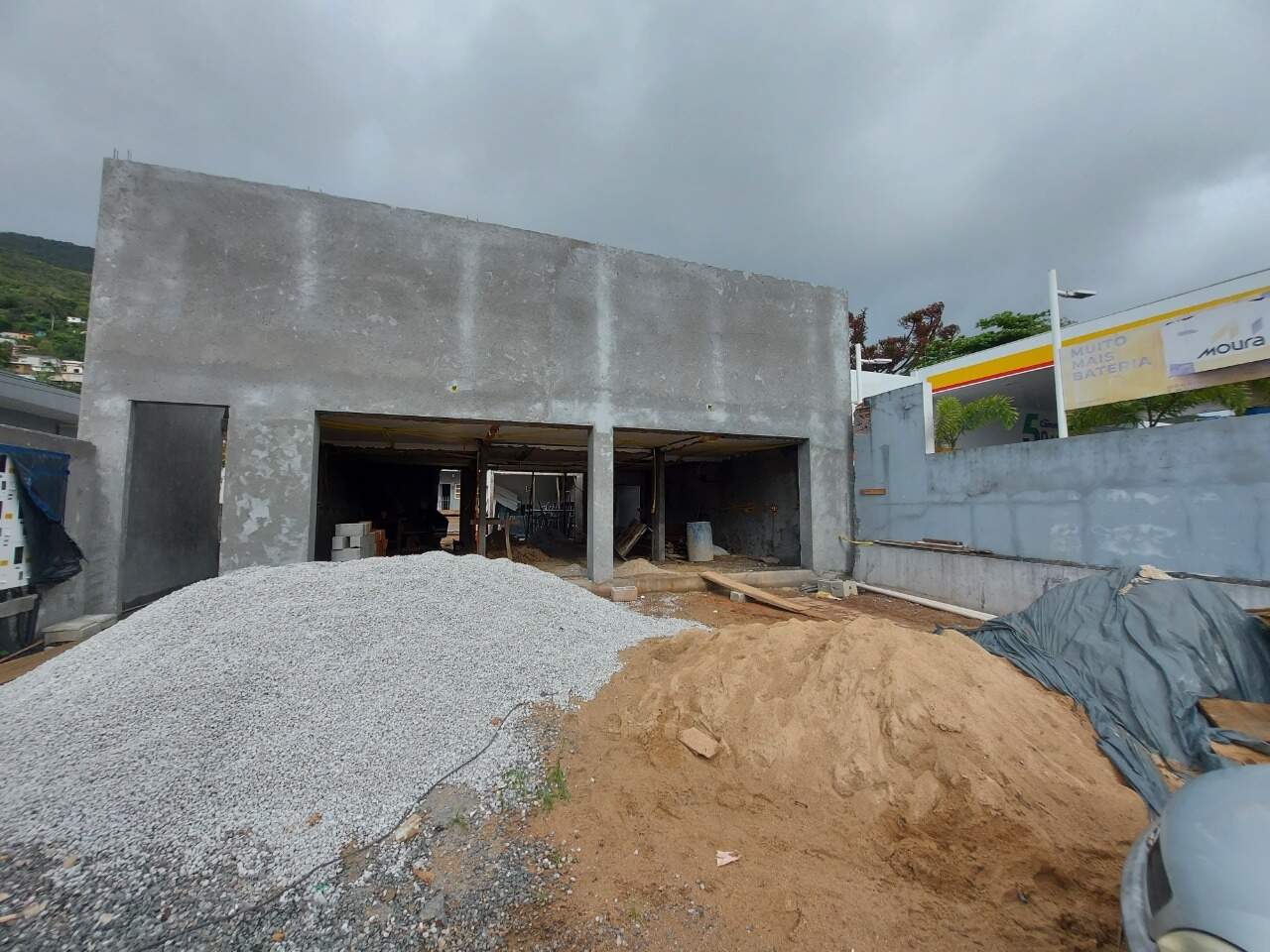 Loja para aluguel no Costeira do Pirajubaé:
