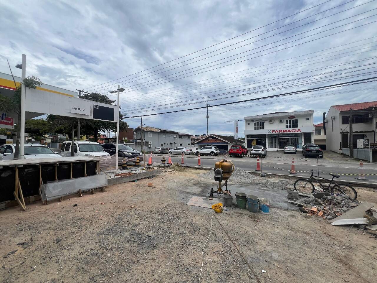 Loja para aluguel no Costeira do Pirajubaé: