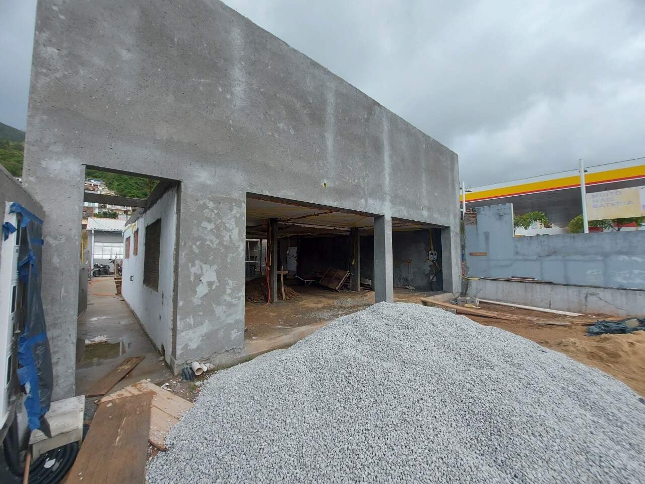 Loja para aluguel no Costeira do Pirajubaé: