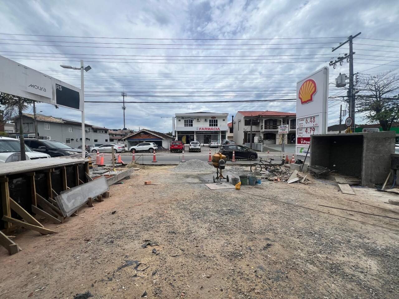 Loja para aluguel no Costeira do Pirajubaé: