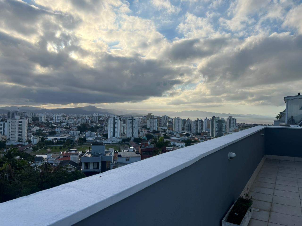 Apartamento duplex para aluguel no Estreito: