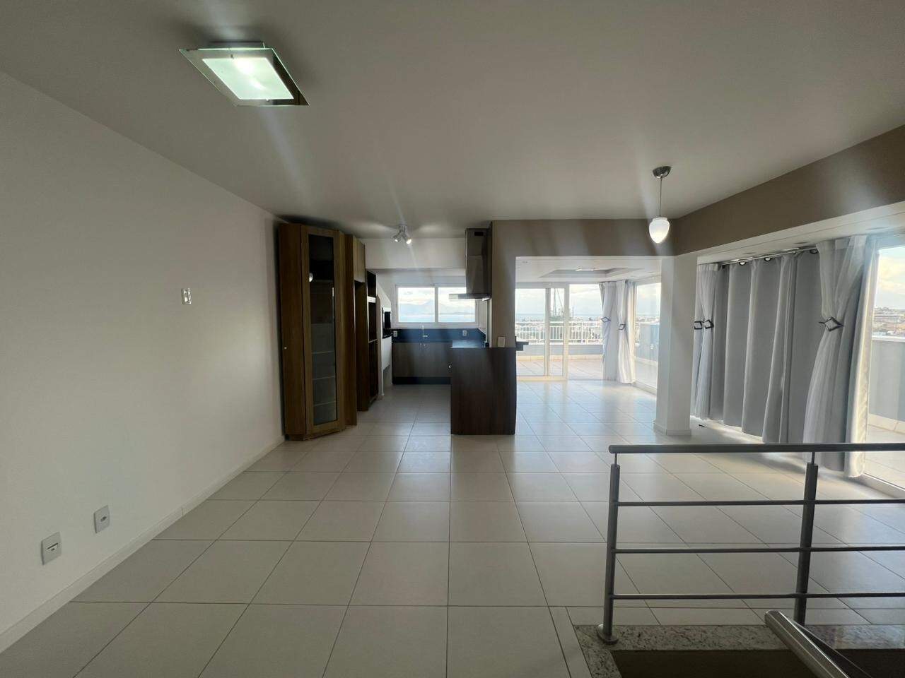 Apartamento duplex para aluguel no Estreito: