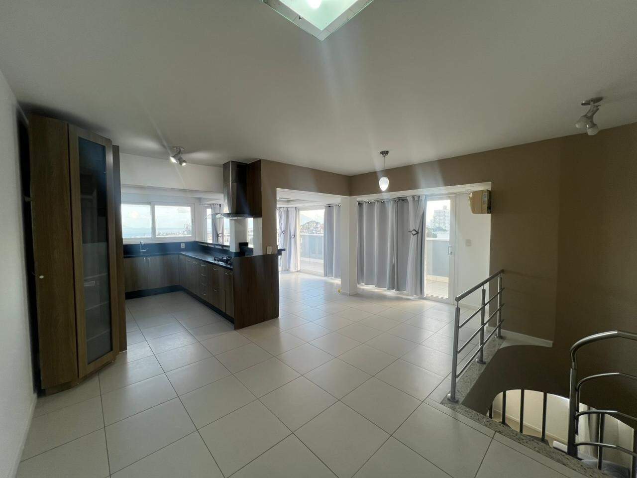 Apartamento duplex para aluguel no Estreito: