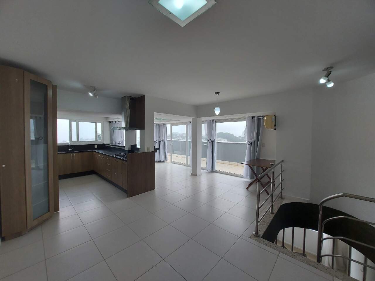 Apartamento duplex para aluguel no Estreito:
