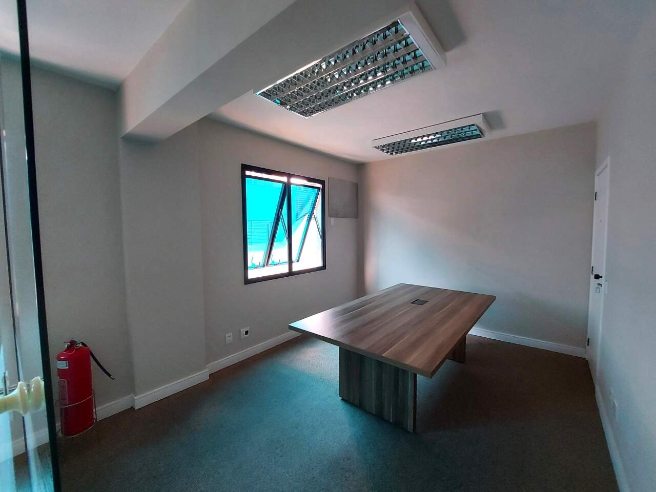 Sala para aluguel no Centro: 