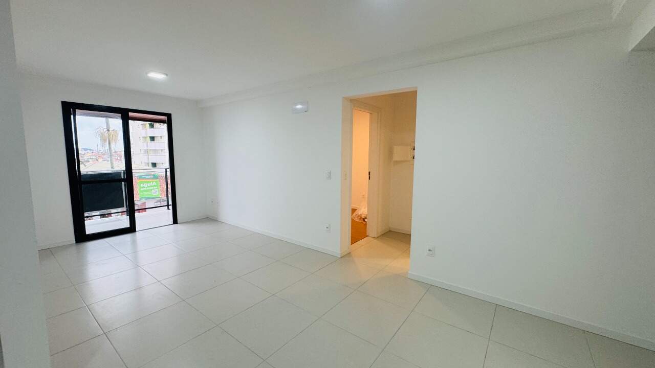 Apartamento à venda no Barreiros: