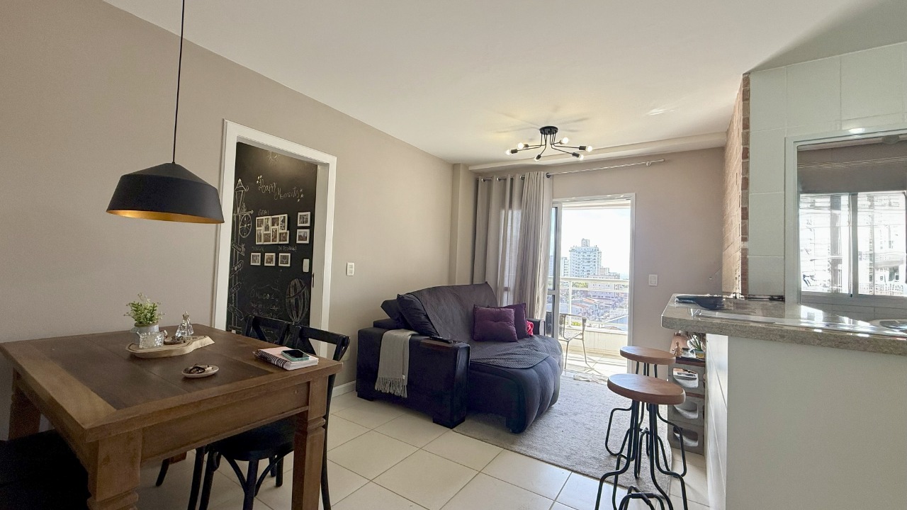 Apartamento à venda no Barreiros: Living Integrado