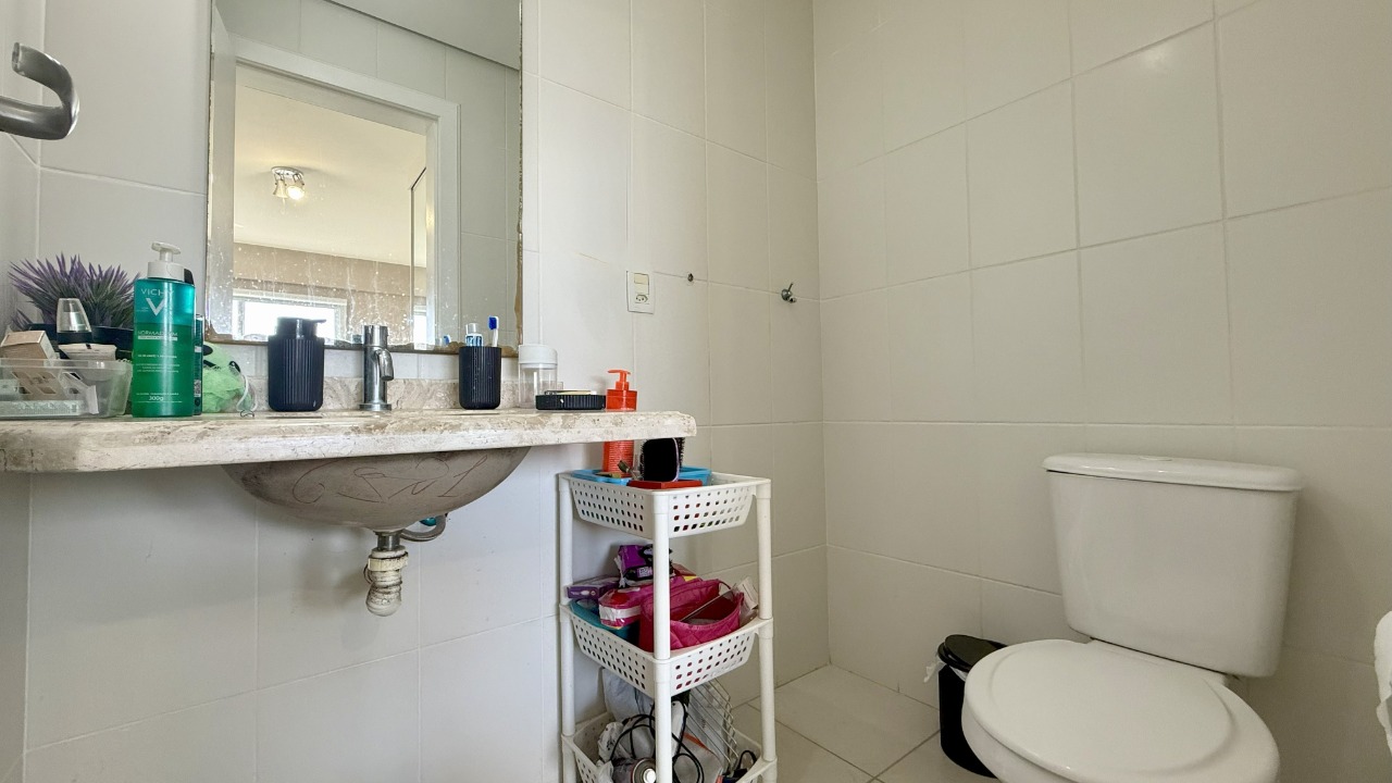 Apartamento à venda no Barreiros: Banheiro Social