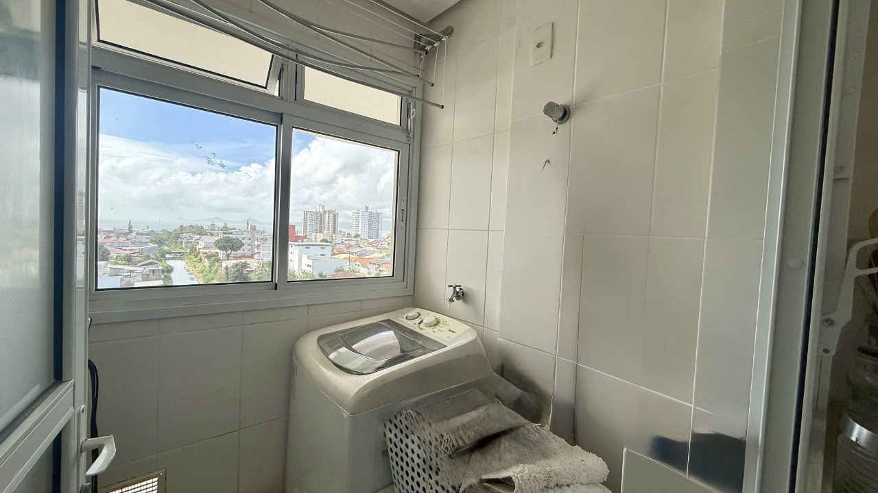 Apartamento à venda no Barreiros: rea de Servi o