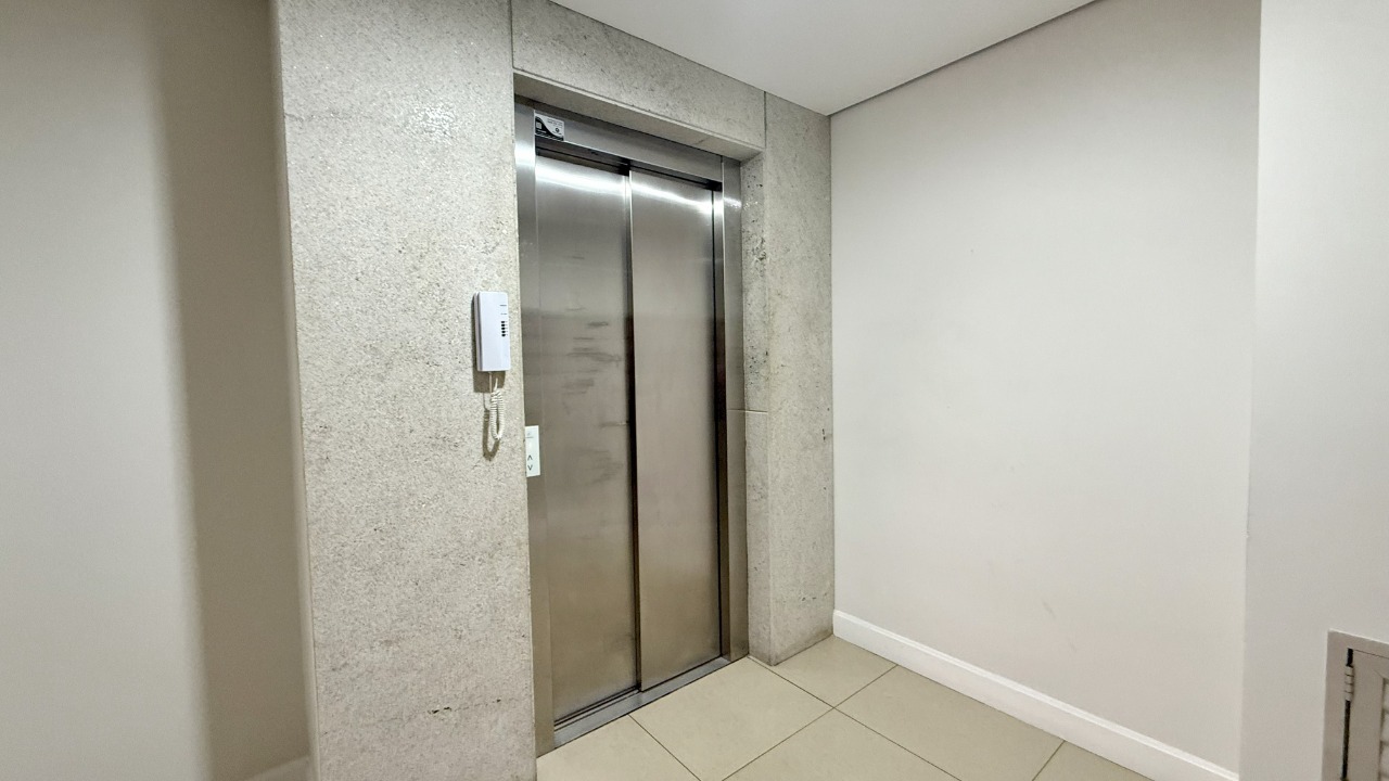 Apartamento à venda no Barreiros: Elevador