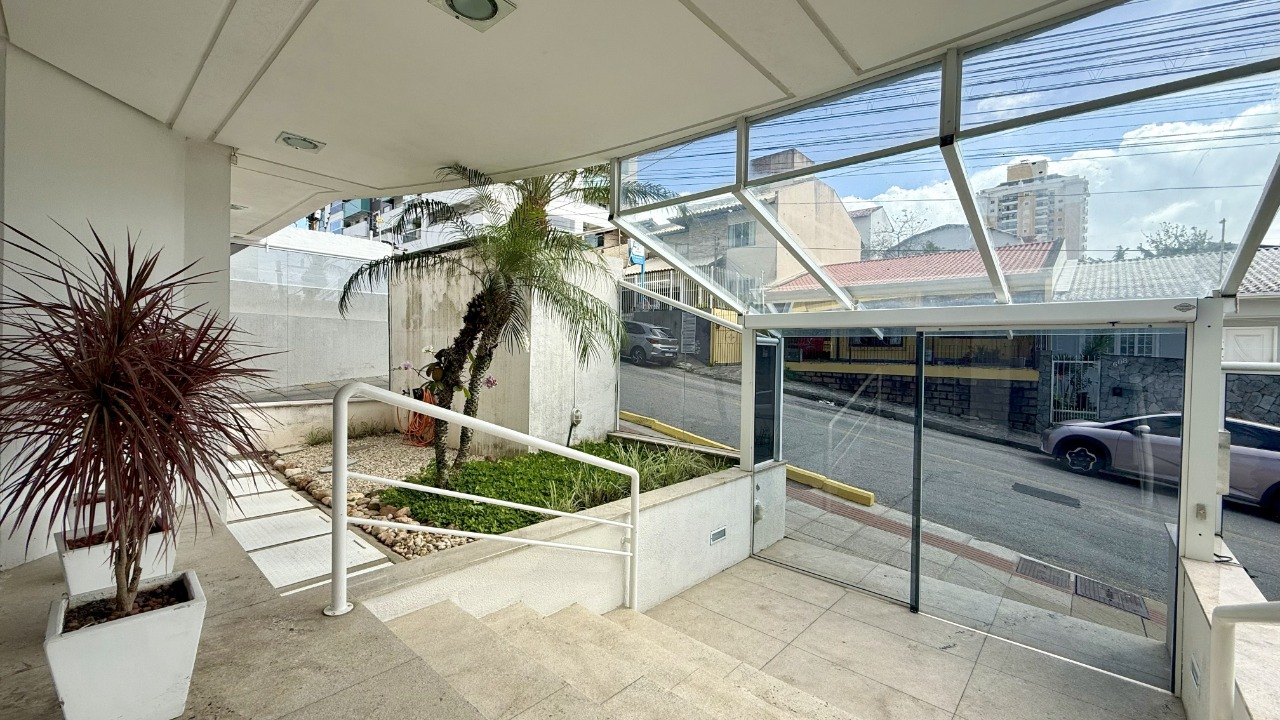 Apartamento à venda no Barreiros: Entrada do Pr dio