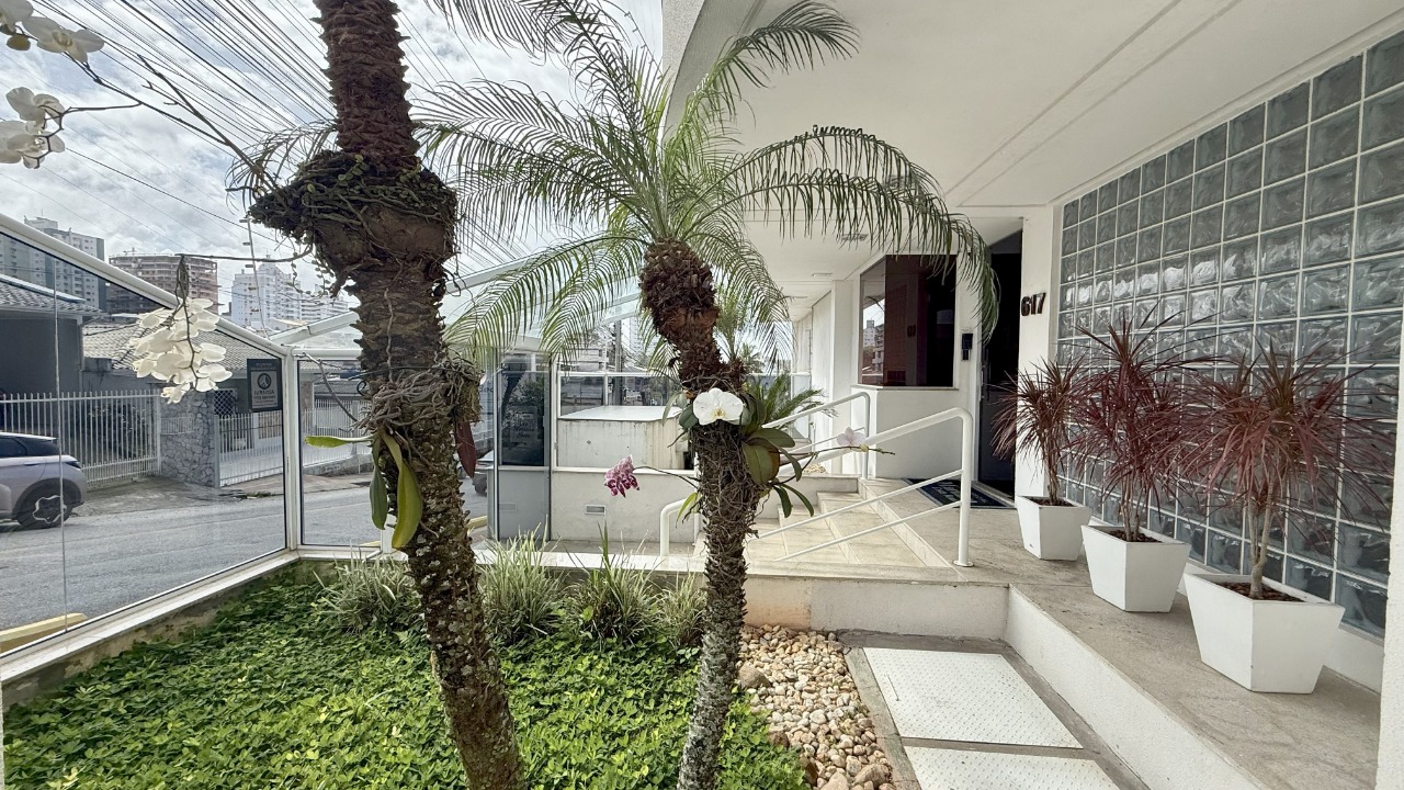 Apartamento à venda no Barreiros: Entrada do Pr dio