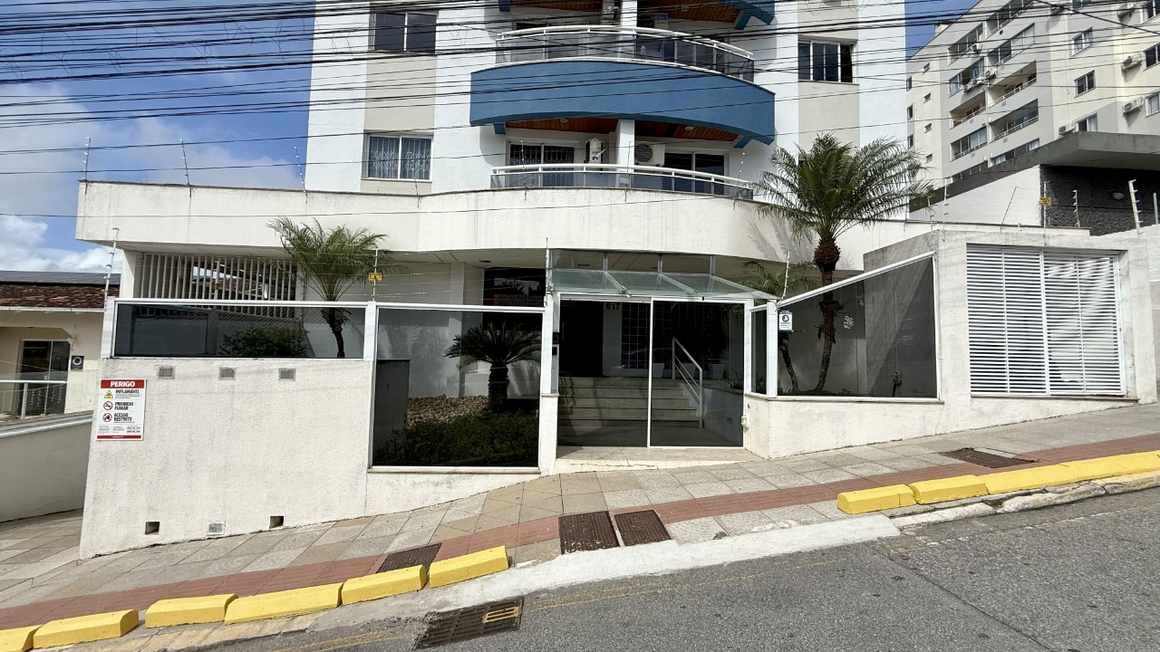Apartamento à venda no Barreiros: Entrada do Pr dio