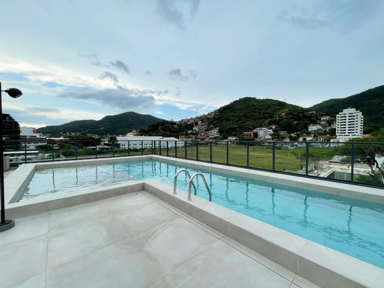 Apartamento para aluguel no Saco Grande: 