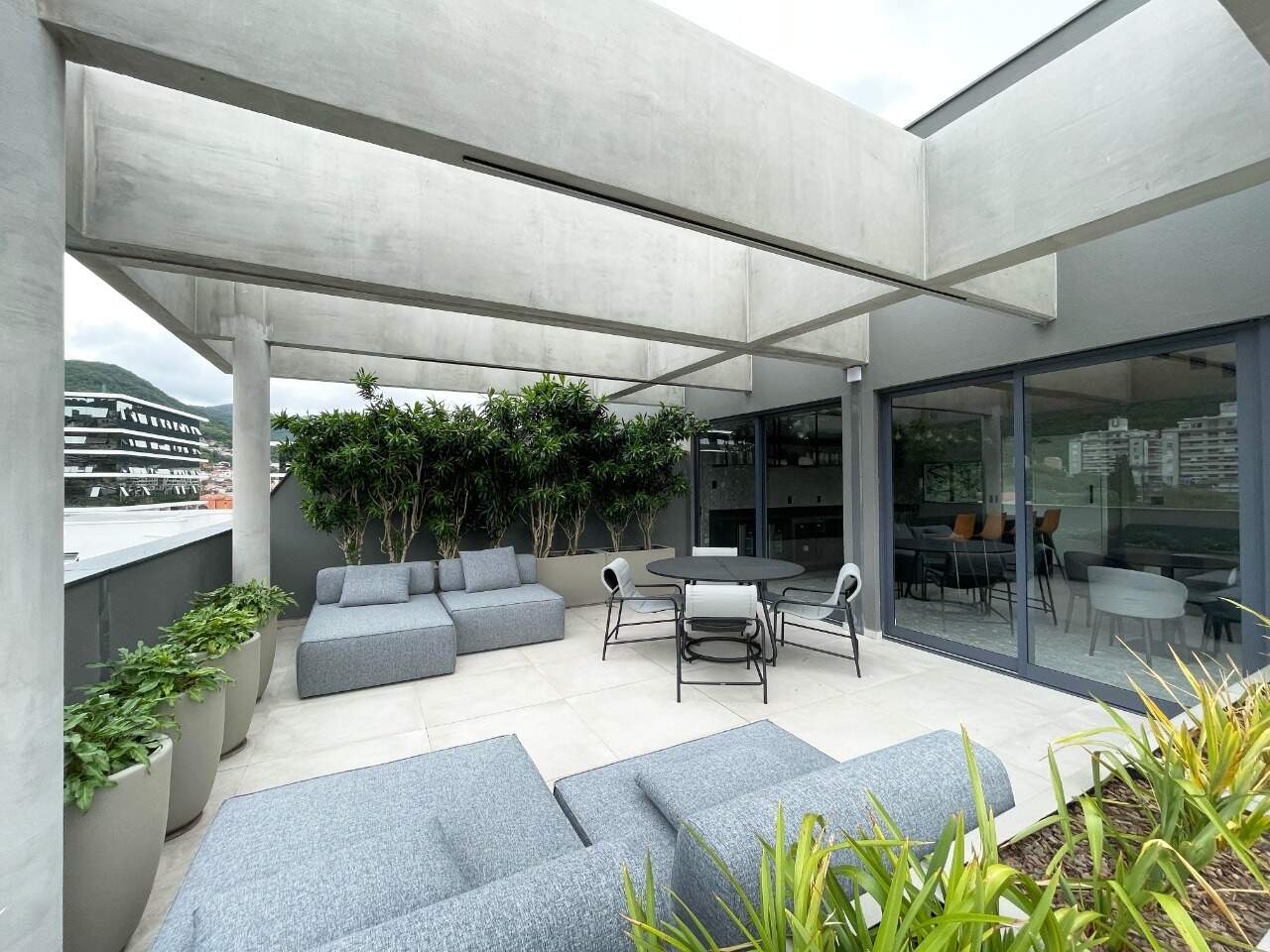 Apartamento para aluguel no Saco Grande: 