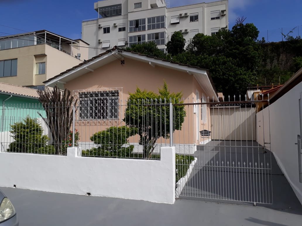 Casa à venda no Barreiros: 