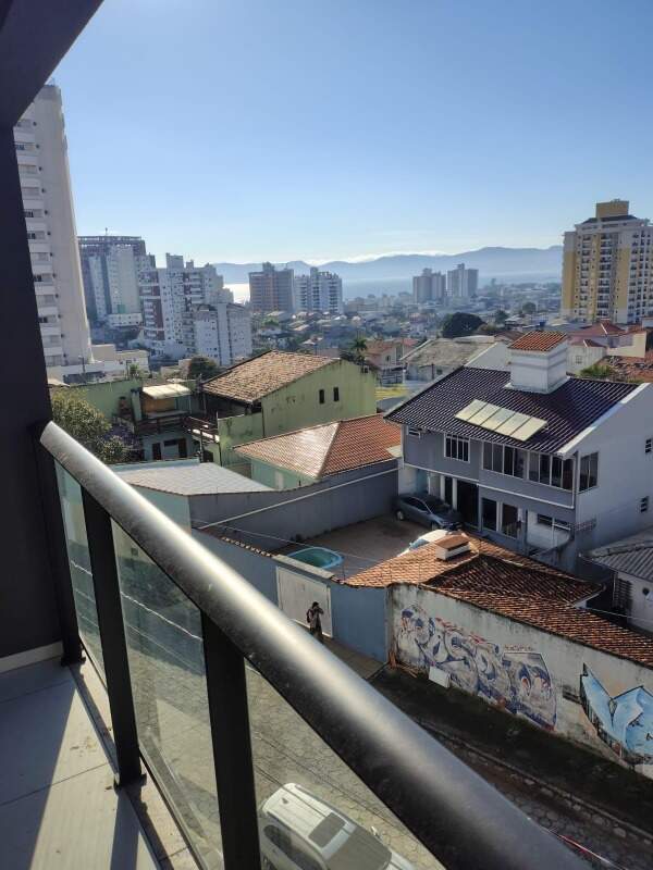 Apartamento à venda no Barreiros:
