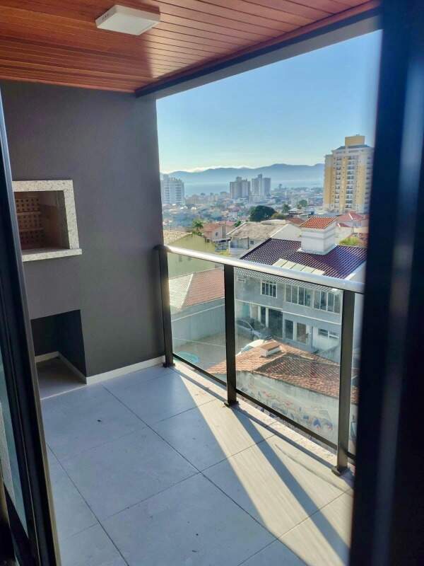 Apartamento à venda no Barreiros: