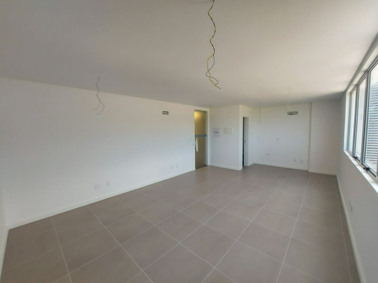 Salas/Conjuntos para aluguel no Saco Dos Limoes: 