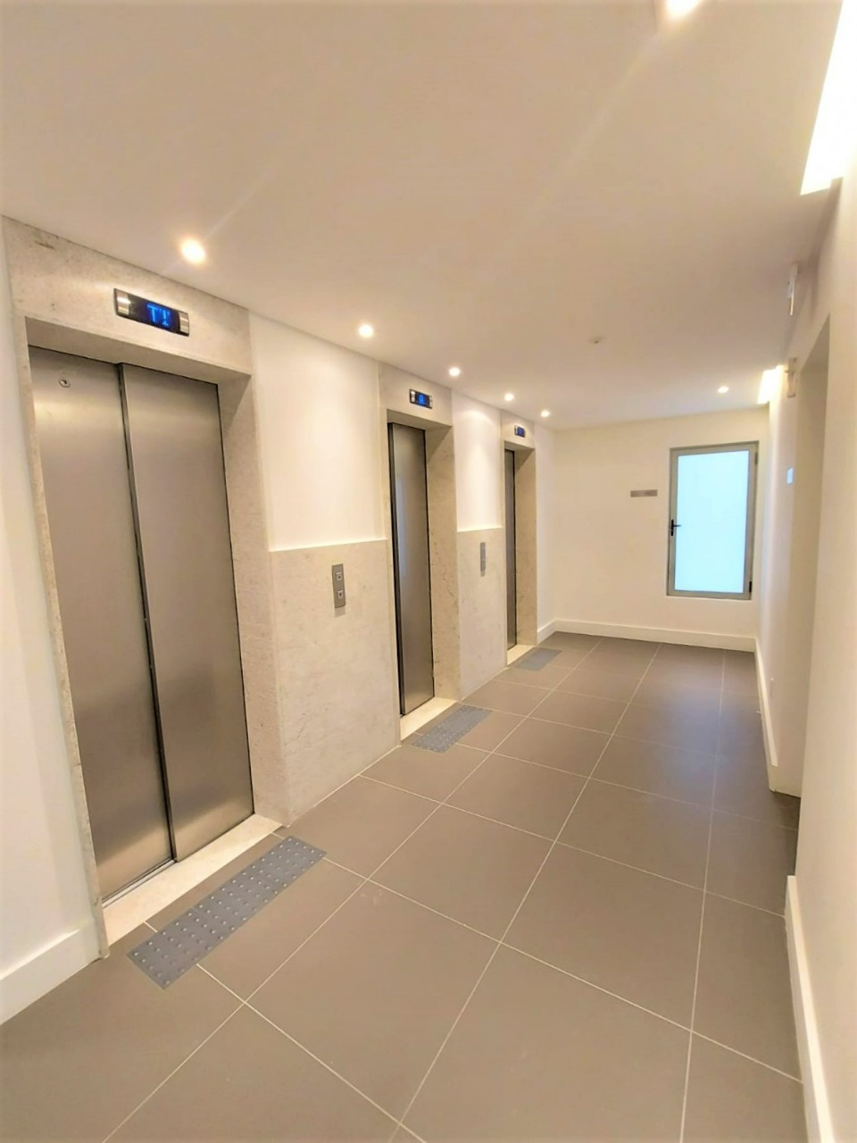 Salas/Conjuntos para aluguel no Saco Dos Limoes: 