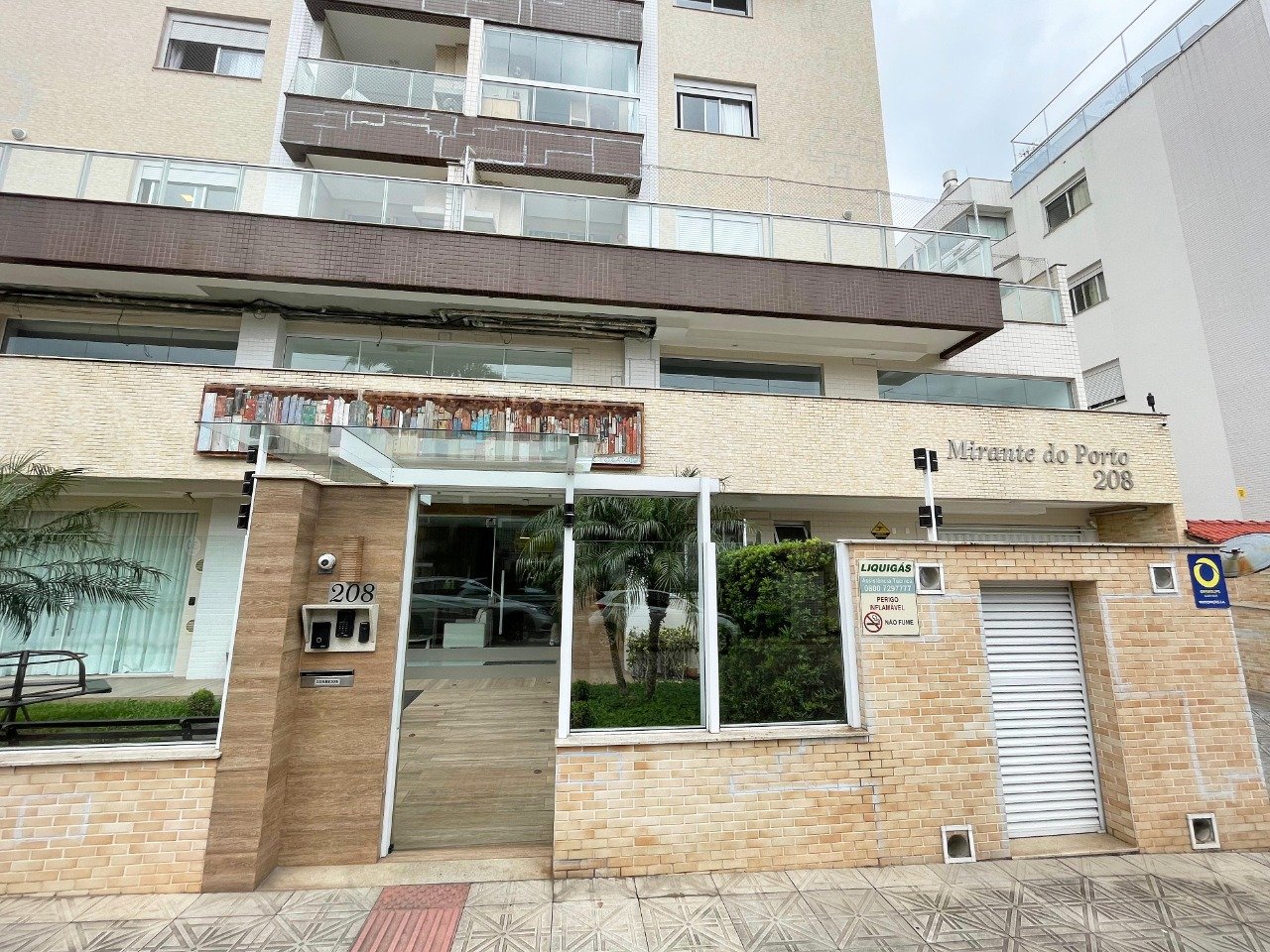 Apartamento à venda no Coqueiros: 