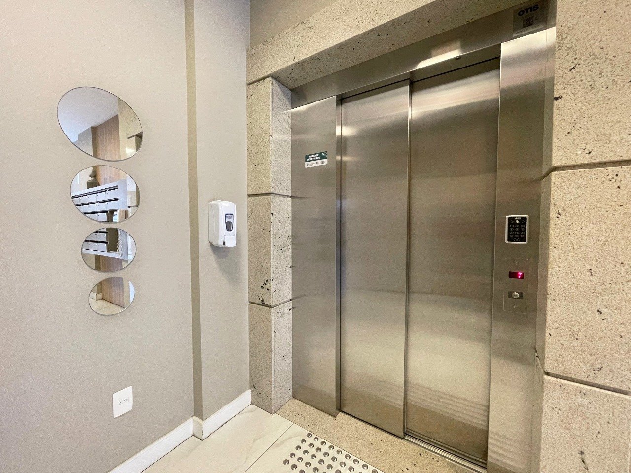 Apartamento à venda no Coqueiros: 