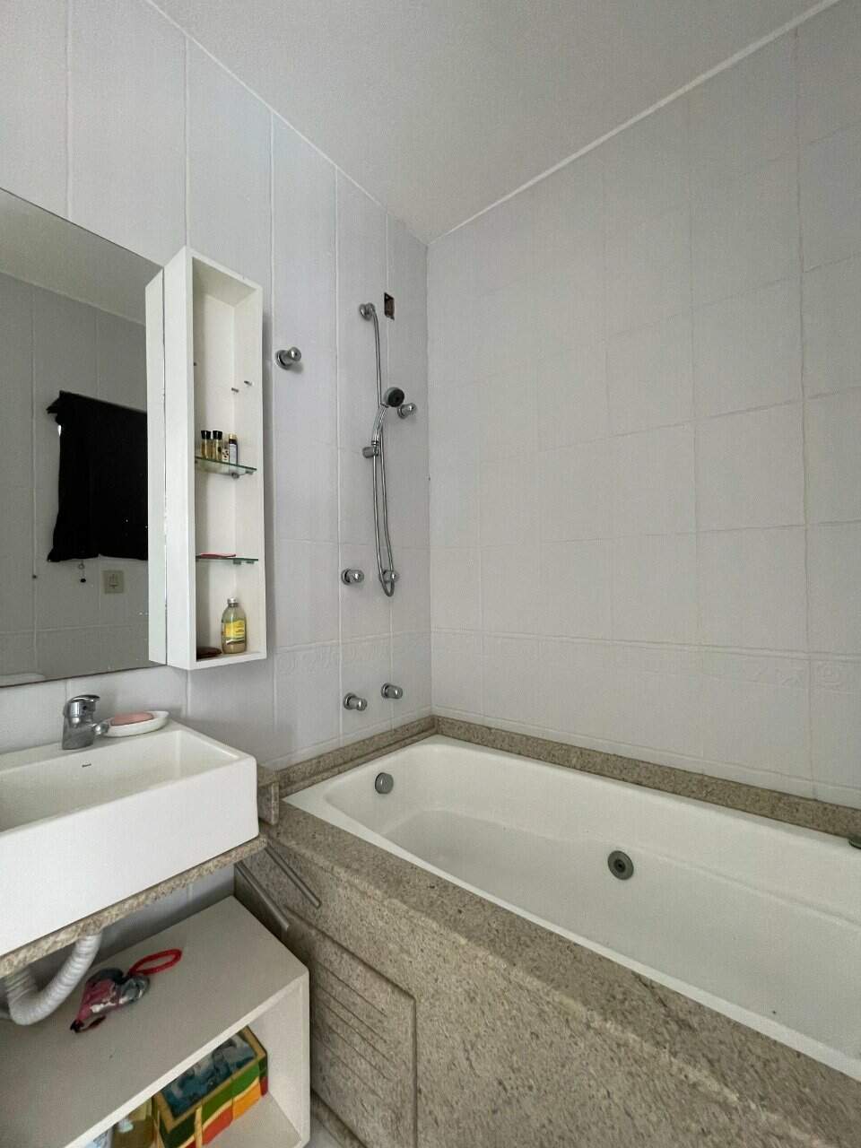 Casa em Condomínio à venda no Cacupe: 