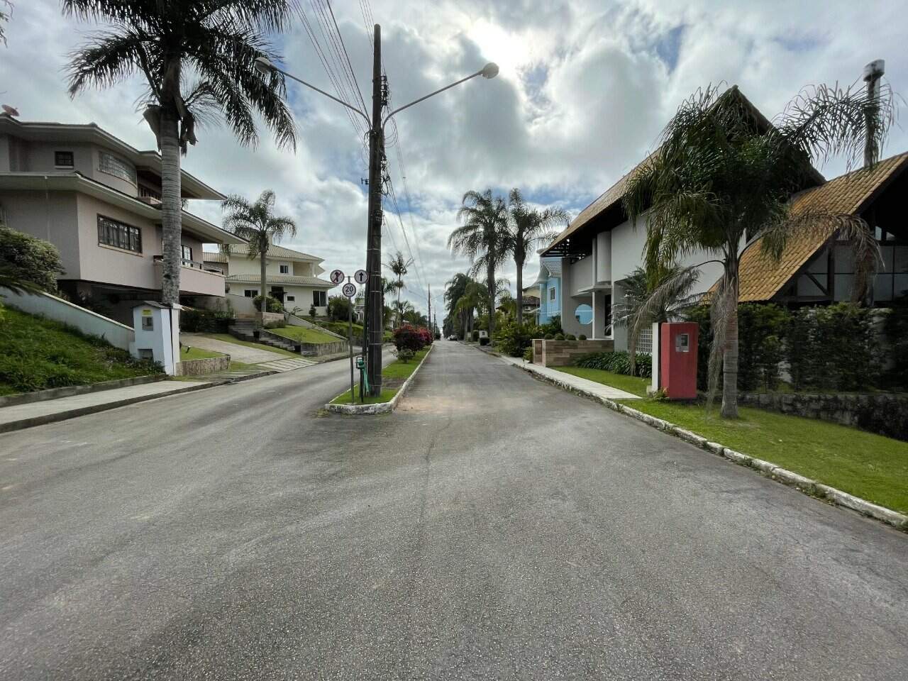 Casa em Condomínio à venda no Cacupe: 