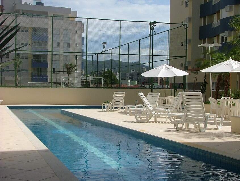 Apartamento para aluguel no Itacorubi: Piscina