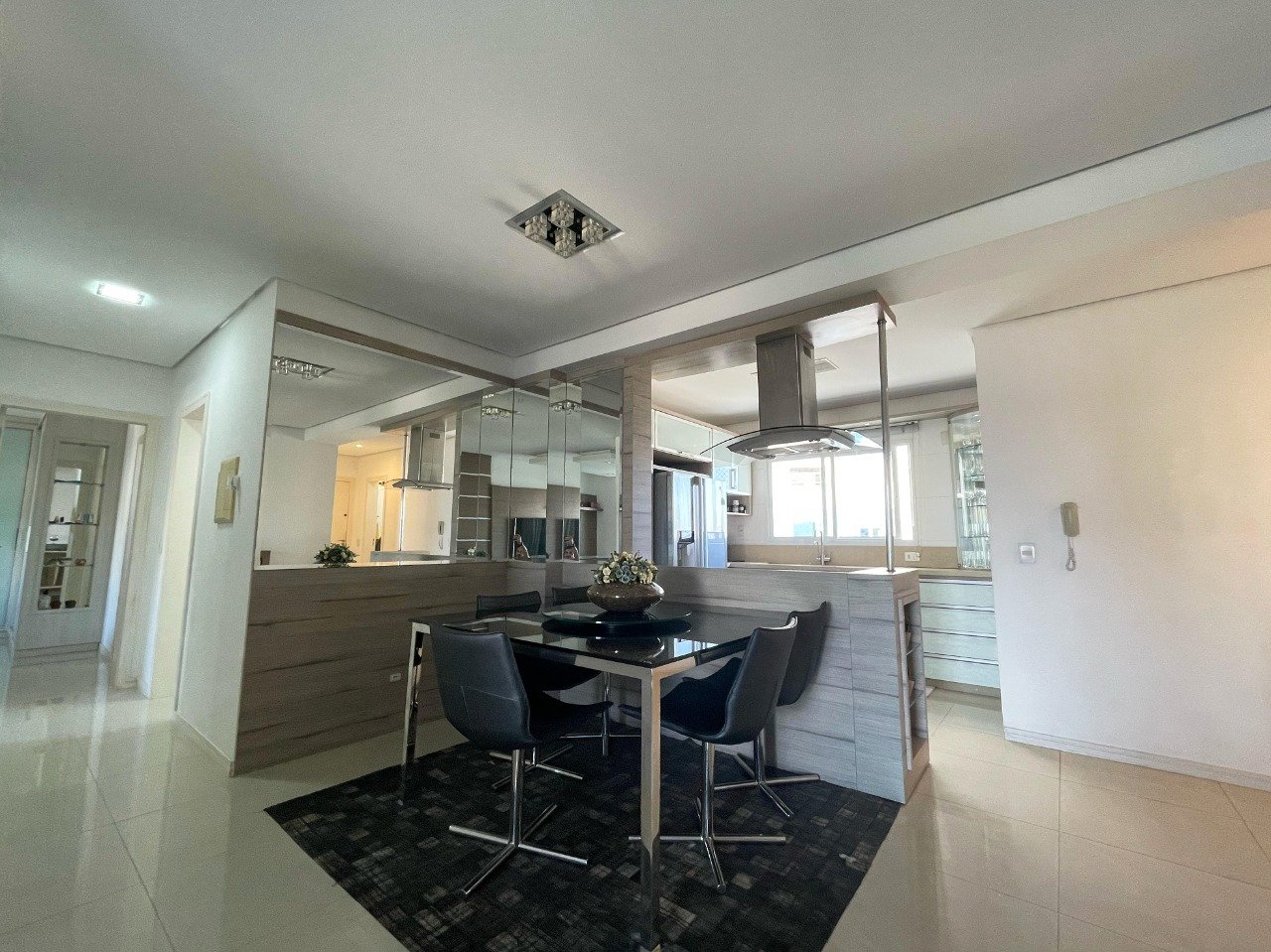 Apartamento à venda no Coqueiros: 