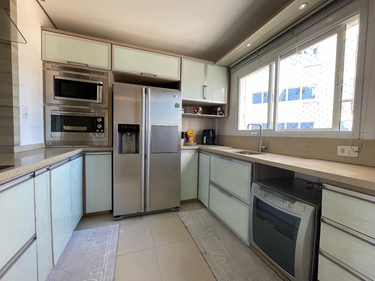 Apartamento à venda no Coqueiros: 