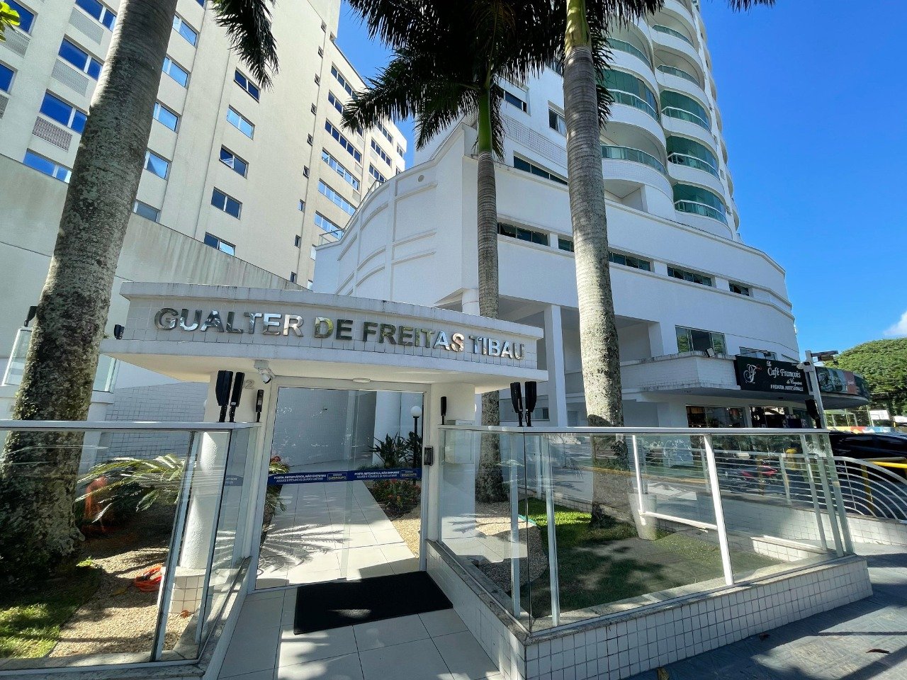 Apartamento à venda no Coqueiros: 