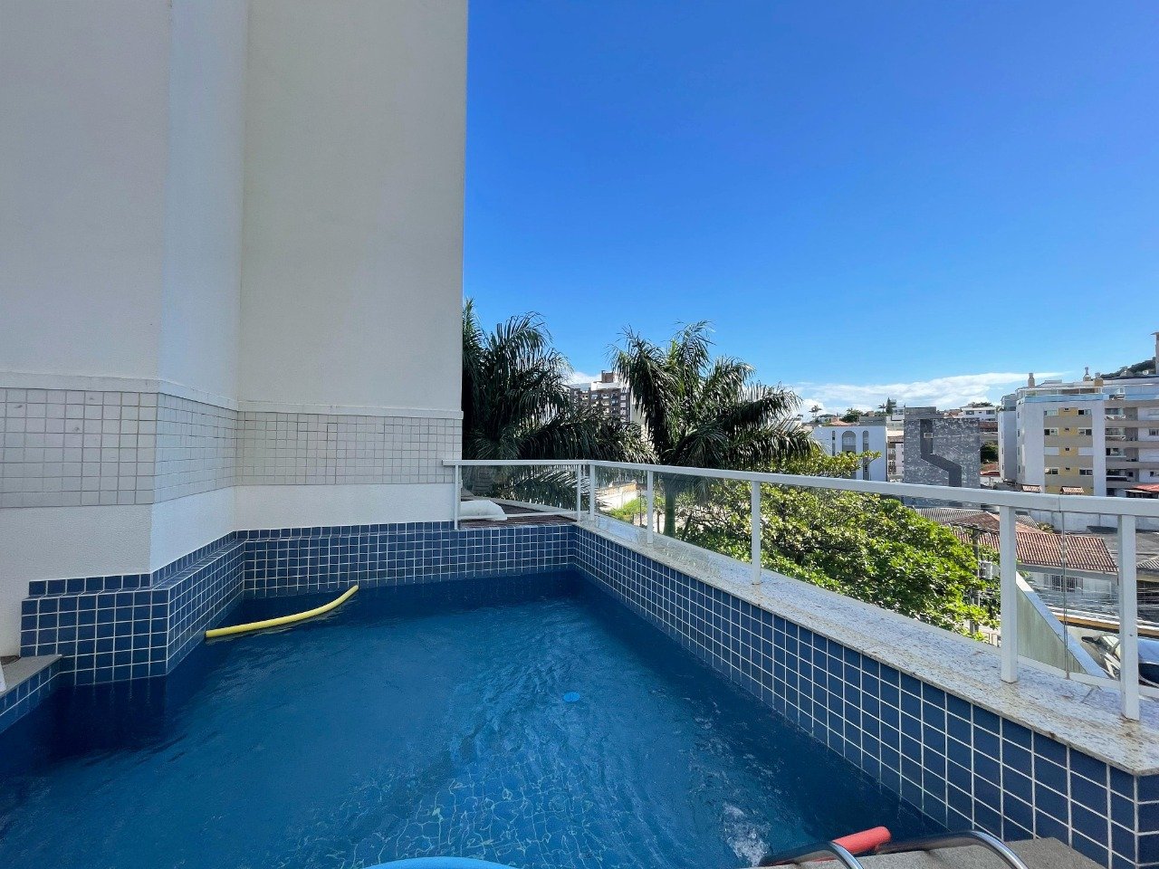 Apartamento à venda no Coqueiros: 