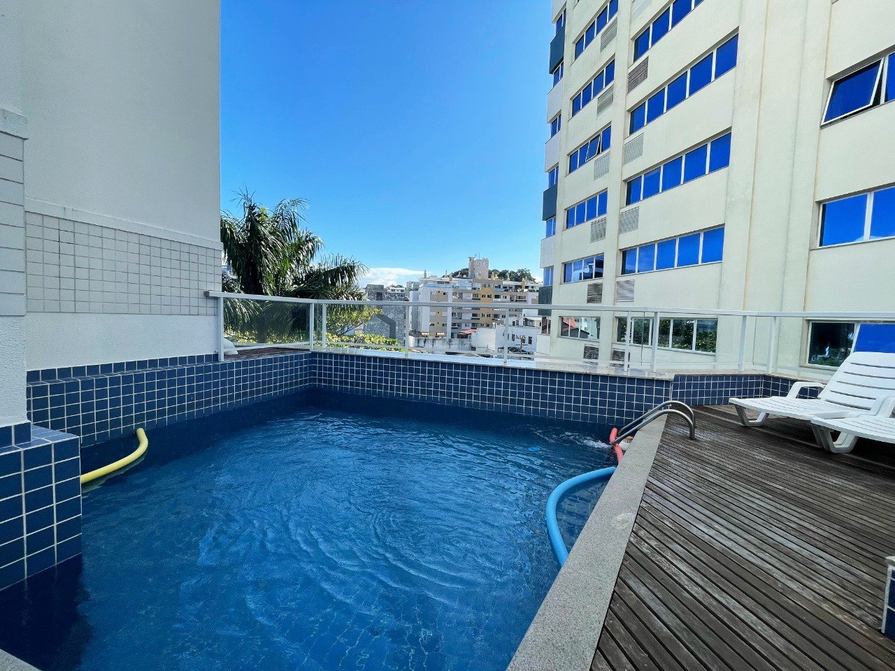 Apartamento à venda no Coqueiros: 