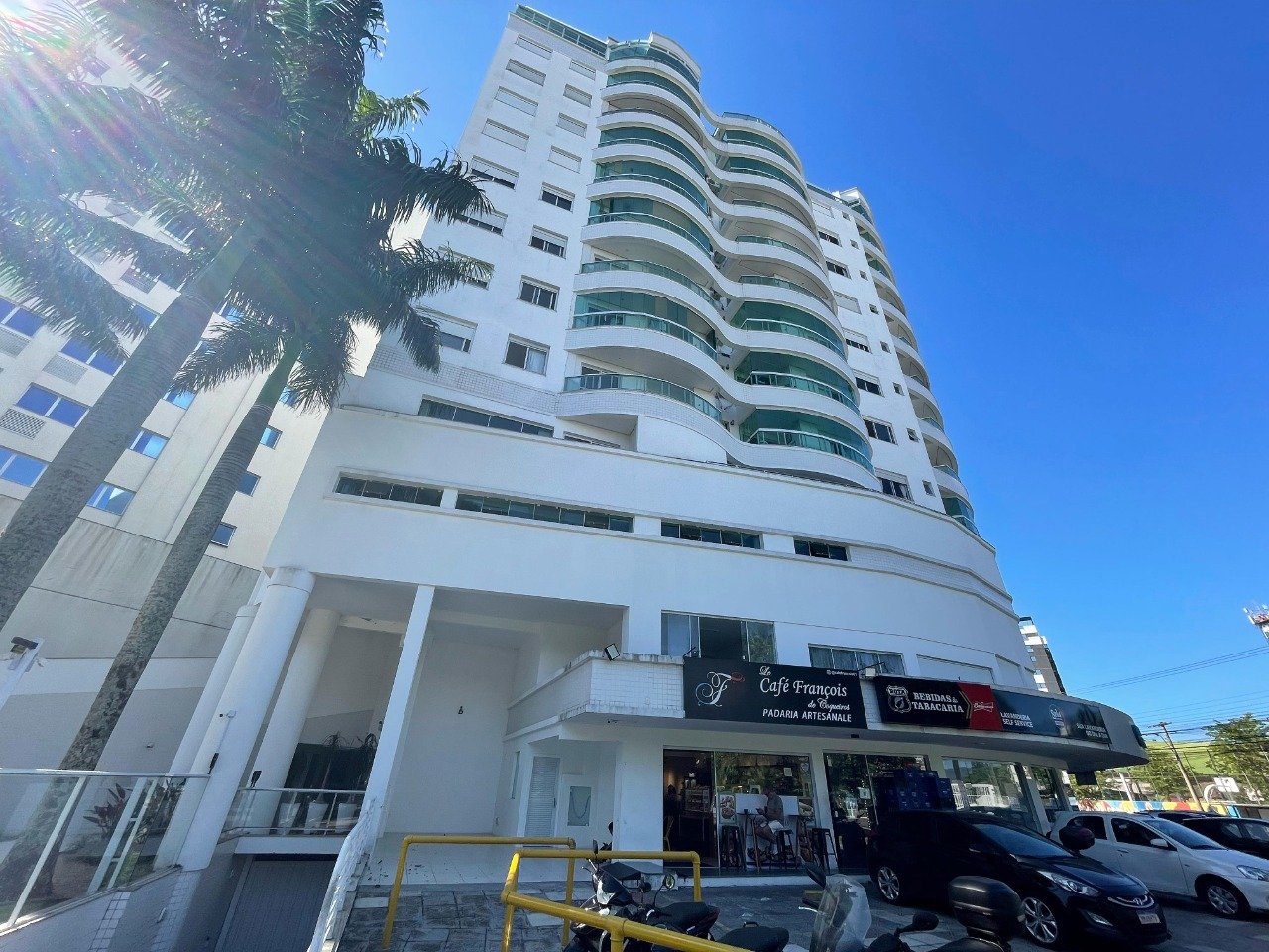 Apartamento à venda no Coqueiros: 